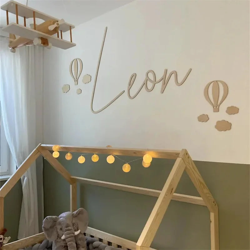 Décoration Murale Céleste – Set de 13 Ballons & Étoiles en Bois