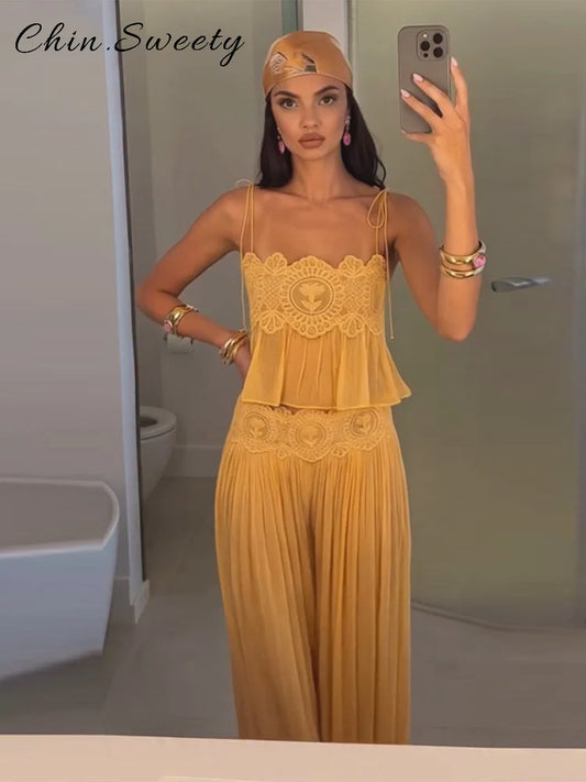 Éloïse Set – Embroidered Top & Flowy Trousers