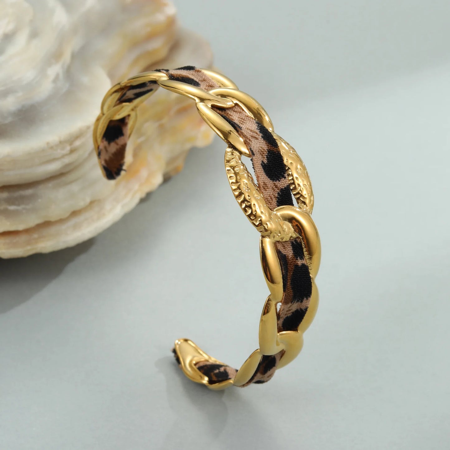 Bracelet Savana – Manchette Léopard Dorée