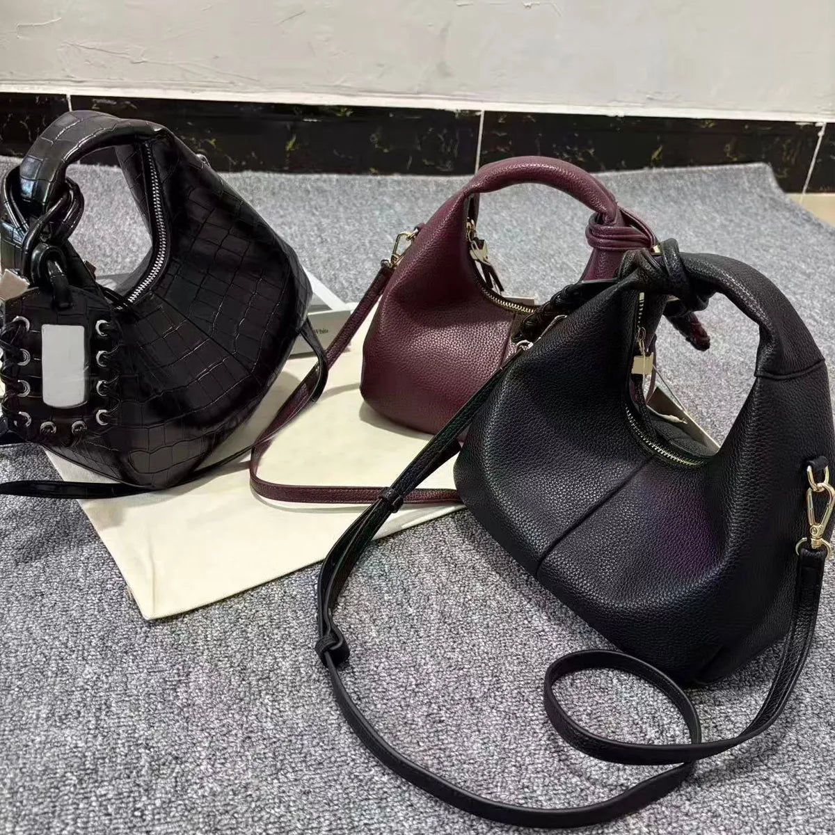 Sac Paris – Sac Demi-Lune Effet Croco