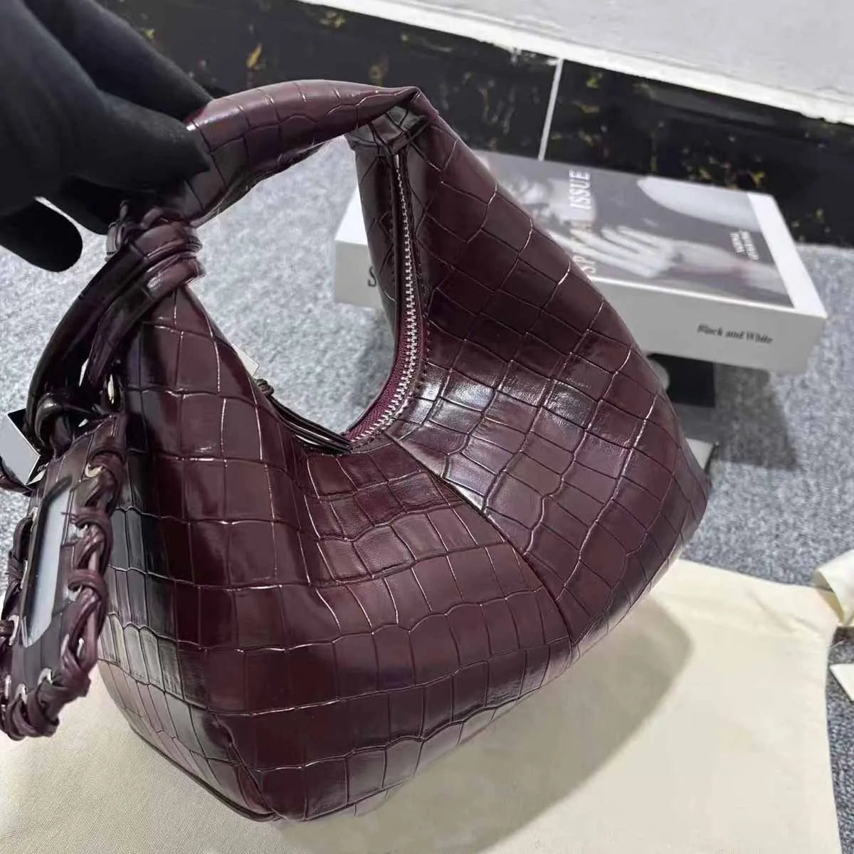 Sac Paris – Sac Demi-Lune Effet Croco