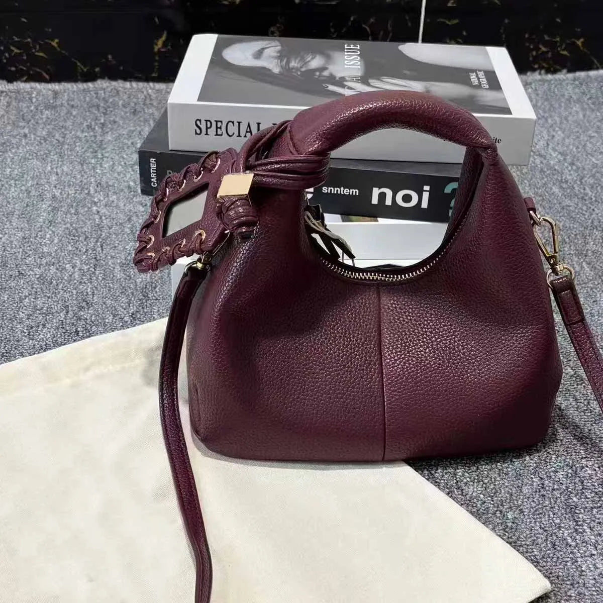 Sac Paris – Sac Demi-Lune Effet Croco
