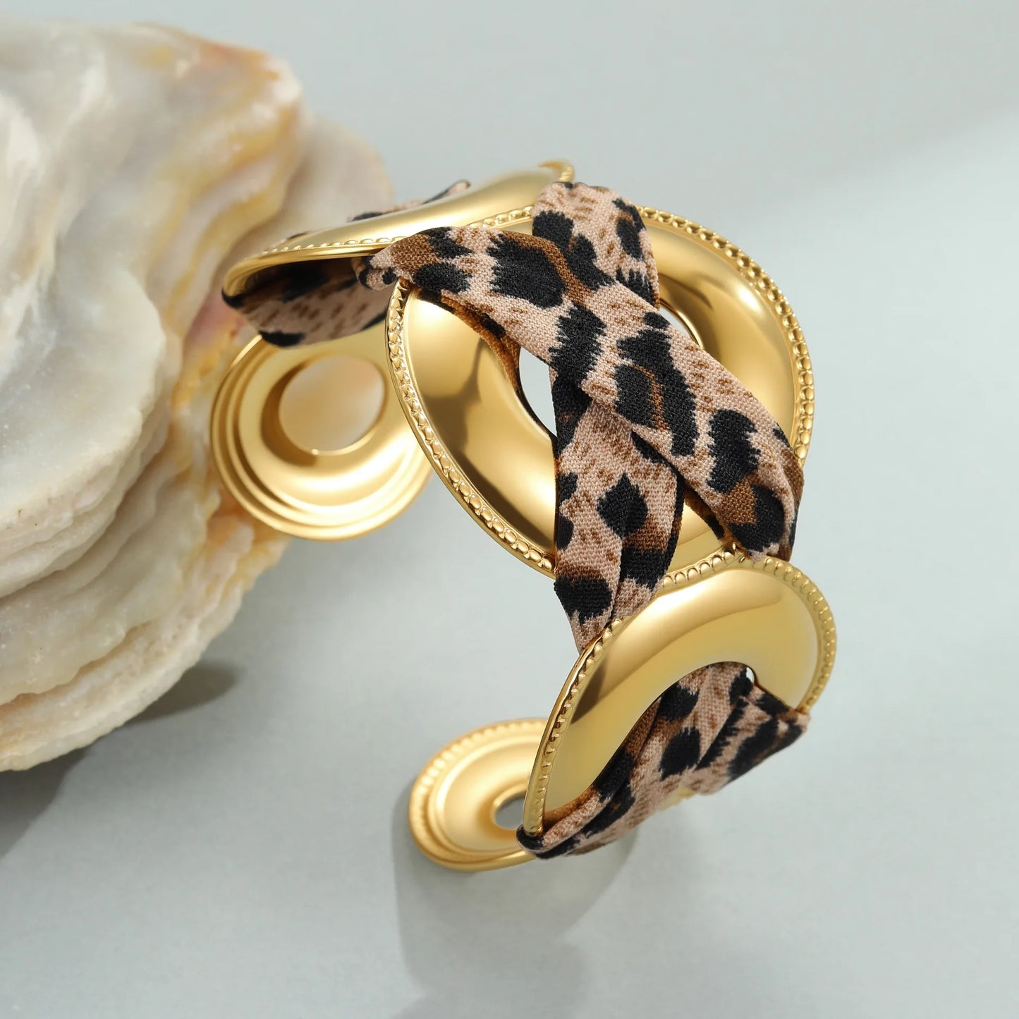 Bracelet Savana – Manchette Léopard Dorée
