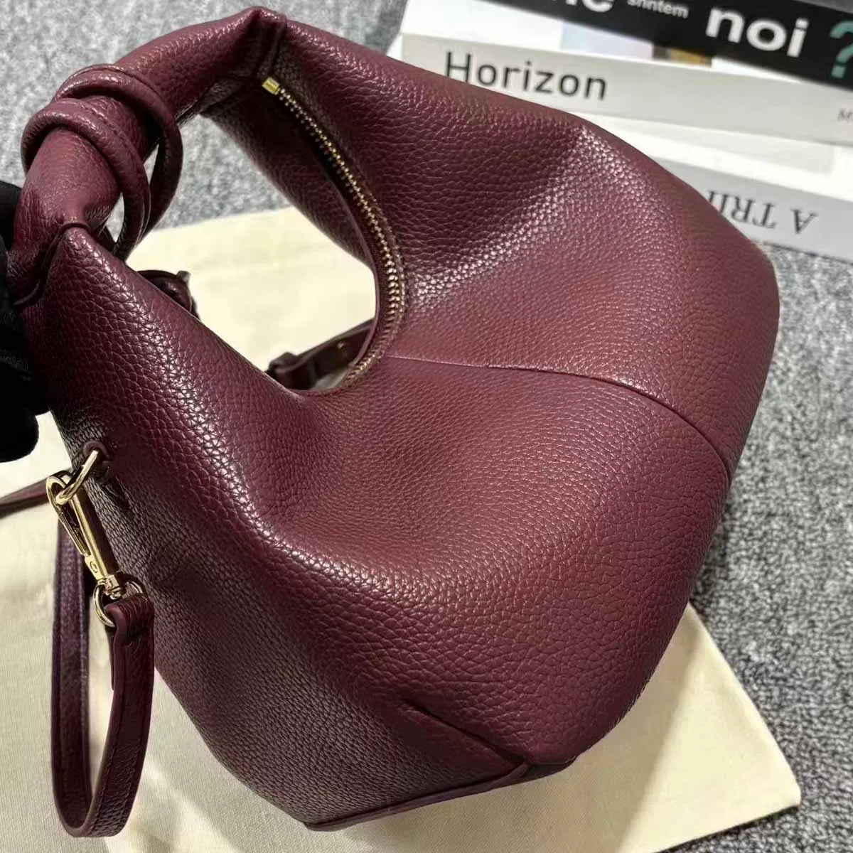 Sac Paris – Sac Demi-Lune Effet Croco