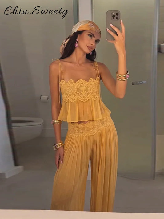 Ensemble Éloïse avec top brodé et pantalon fluide pour femme